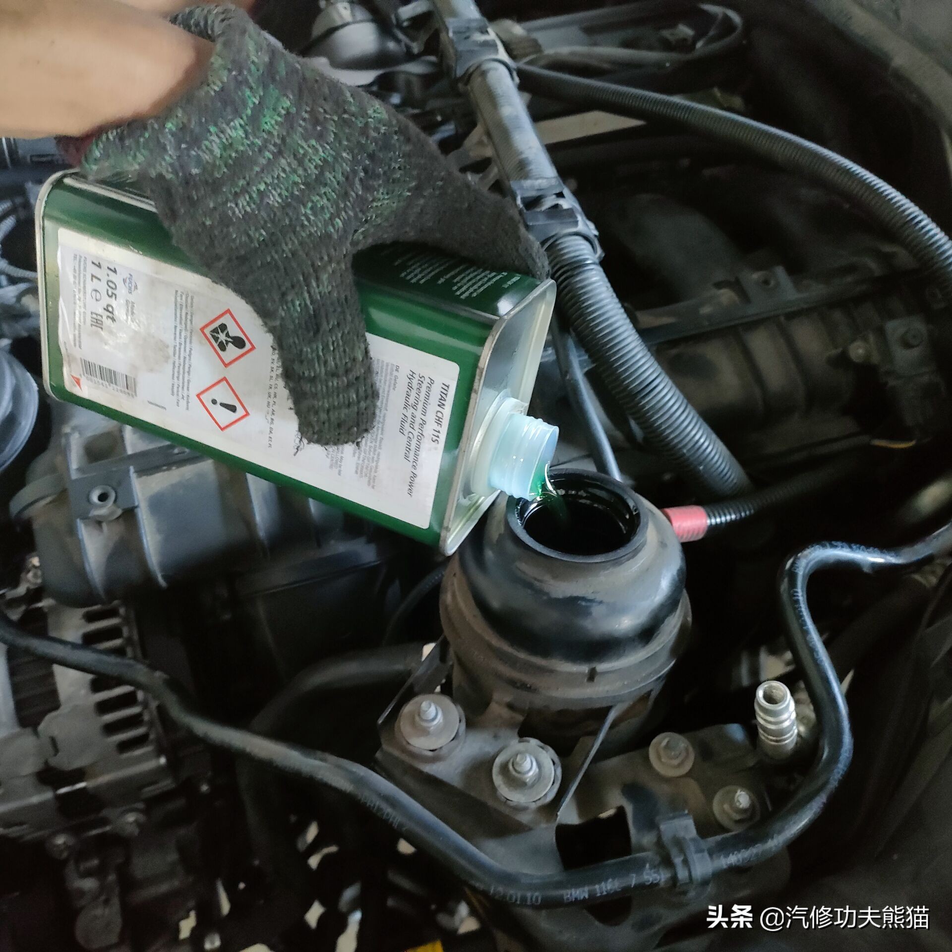 宝马e90325i2007款,宝马e90漏机油通病