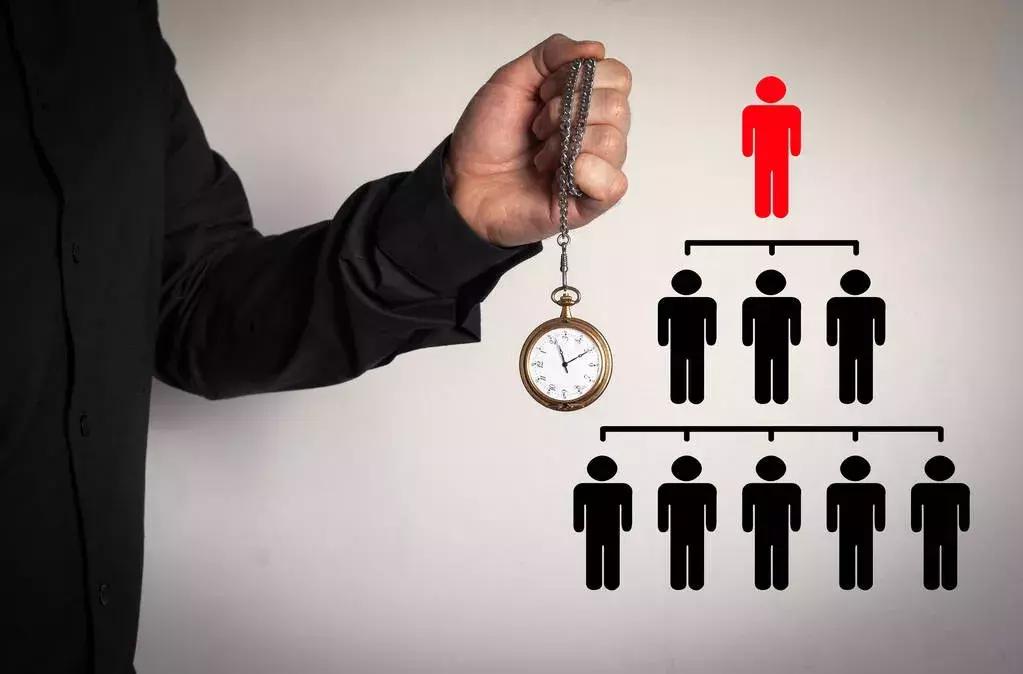 美女“股神”手把手教投资，“艳遇”还是“圈套”？