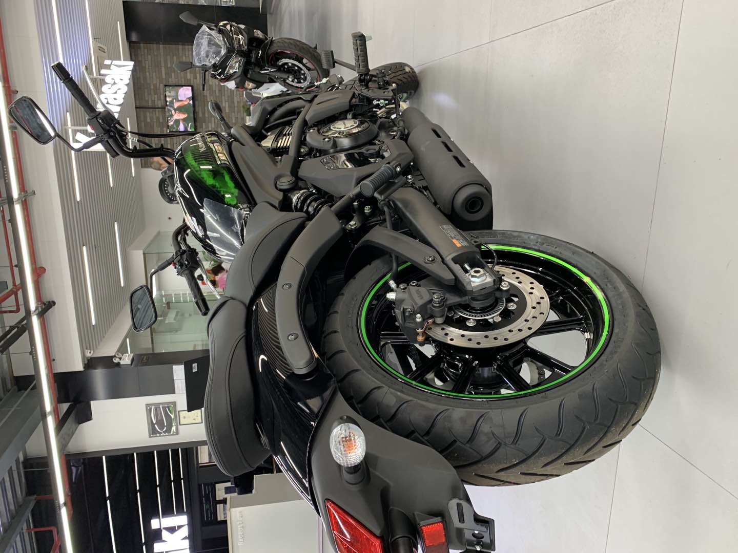 铃木gsx蓝色摩托车帅气视频,提铃木隼