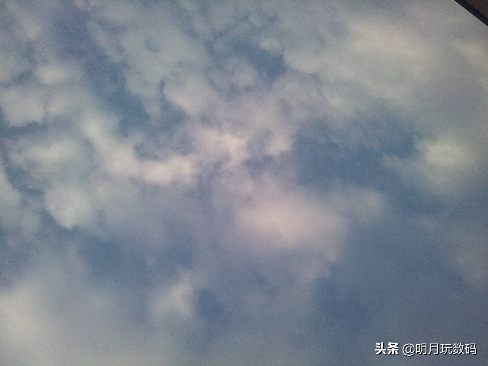 能扫码聊微信的功能机,可以聊微信刷抖音打电话的手机