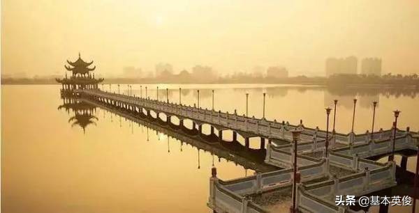 有男友但遇到另一个男生对我很好,面对一个强势又优秀的男友怎么办