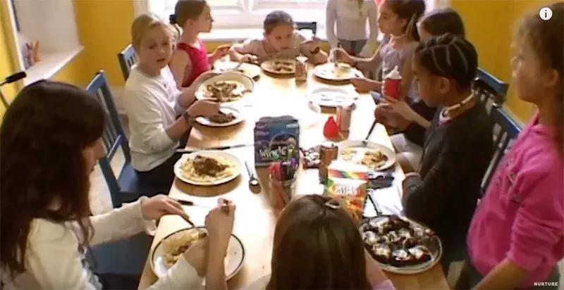 没有大人管的小孩子,没有大人管的孩子