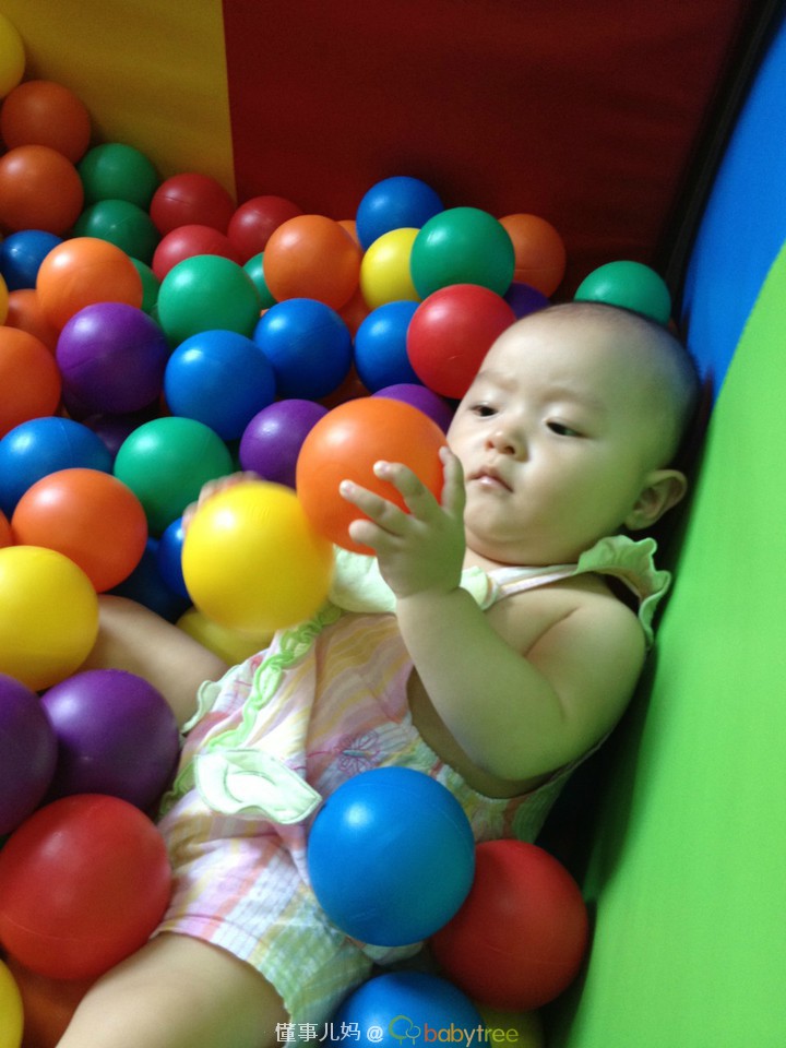 北京妈妈：交上万块钱，我家孩子在早教机构听八国语言、摸鸭子