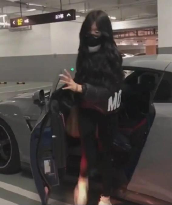 辽宁沈阳街头惊现“最贵”的167.8万日产GTR，霸气车牌是亮点