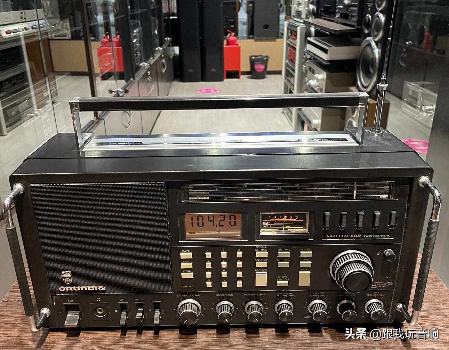 这是一款80年代根德公司推出的Satellit600多波段便携式收音机