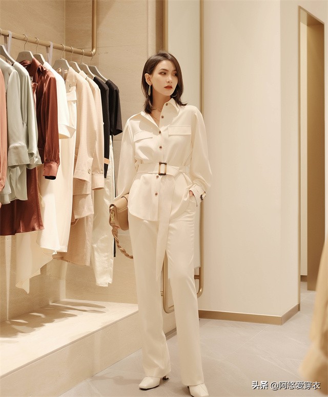 秋天米色裤子配什么鞋子,黑色裤子秋天穿的上衣怎么搭配