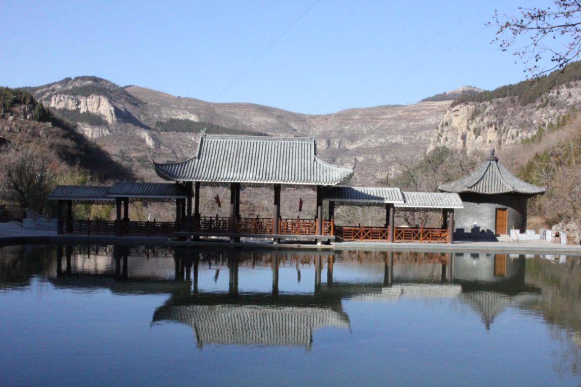 爬山不热山里很凉快,登山感觉不到刺骨的冷