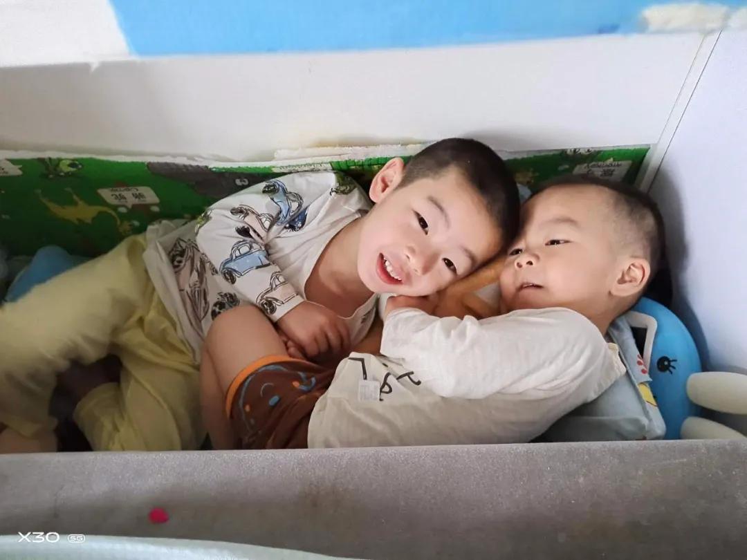 哥哥总是打妹妹妈妈应该怎么做,哥哥老是打弟弟时我应该怎么教育