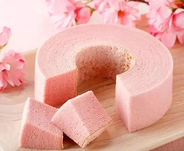 各种各样的樱花零食,粉色的软软的日本零食