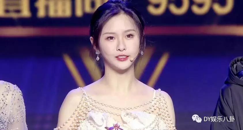 339、敢死队同台领奖！阿冷、大旭领衔“年度正能量主播”