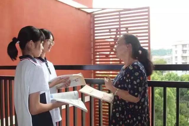 坚守教育初心当学生引路人,坚守教师初心做学生的引路人征文