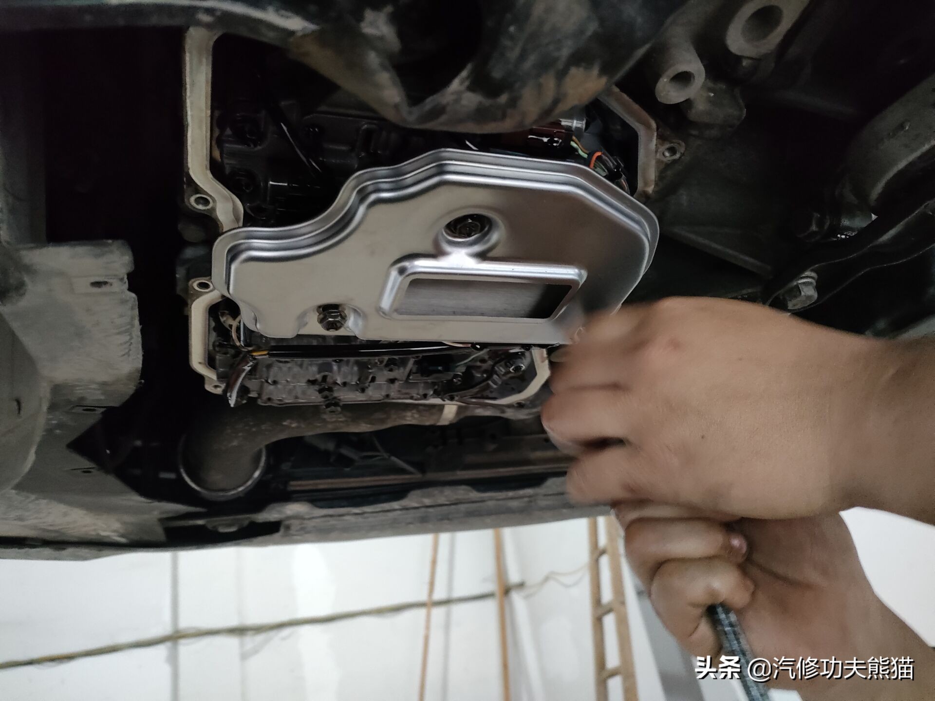 斯柯达昊锐烧机油维修视频,大众斯柯达昊锐1.8t烧机油