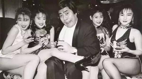 「全裸导演」背后与日本色情业的简史