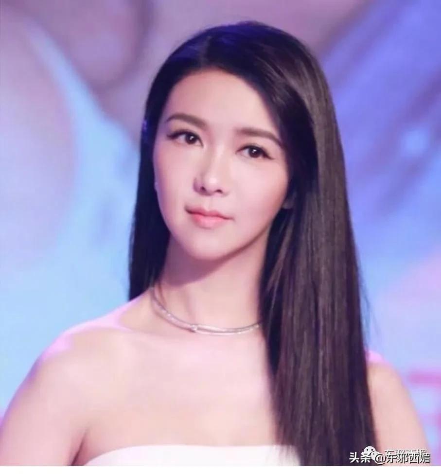 比迟了五年才道歉更让人迷惑的，是她的脸……