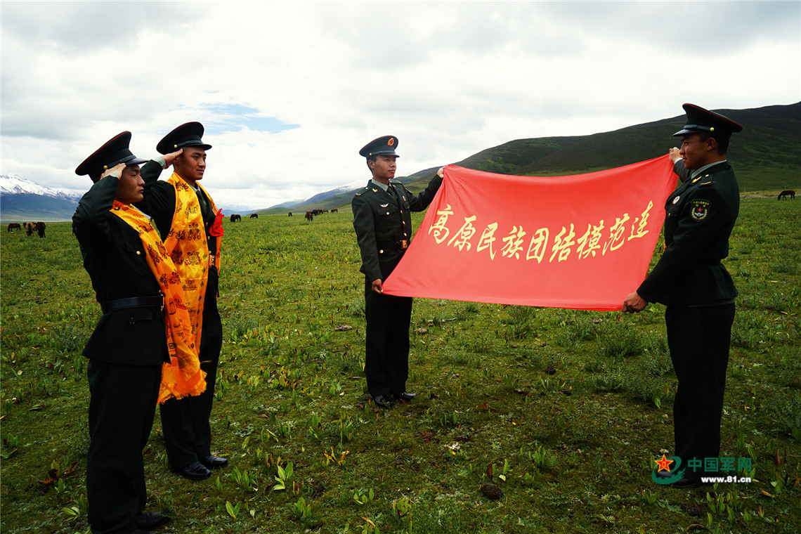 雪山见证，这是草原九班的“牧马青春”