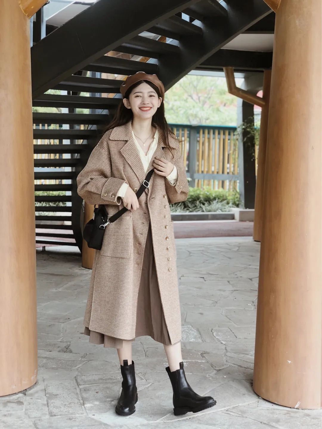 胖mm粗腿马丁靴冬季加绒羊羔绒,今年最火的中筒靴粗腿圆头马丁靴