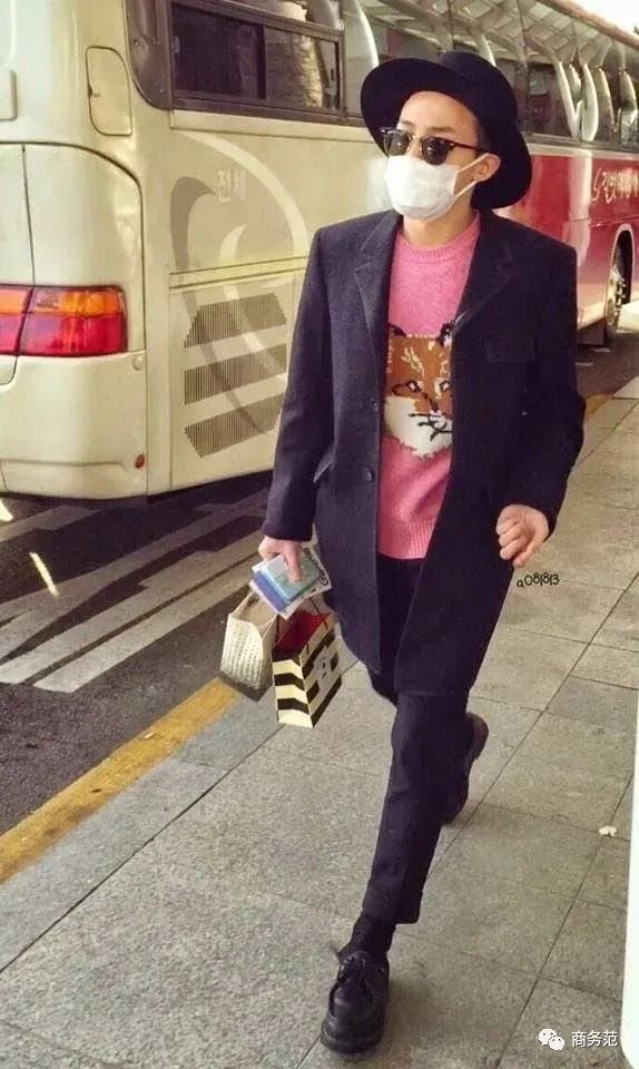 权志龙和jennie约会穿什么鞋,权志龙与jennie的穿搭