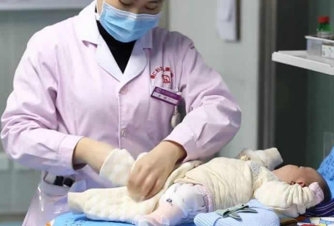 谢依霖后遗症有哪些表现,谢依霖晒孕照大量妊娠纹吓坏观众