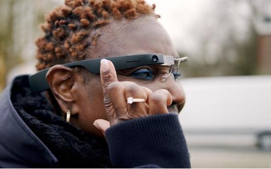 盲人戴上这副眼镜也能看清世界,盲人戴上这种眼镜也能看清楚世界