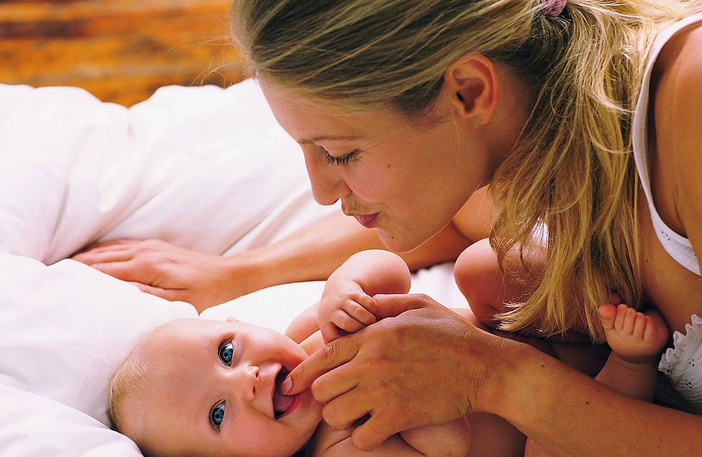 新手妈妈怎么知道奶够不够宝宝吃,新手妈妈怎么判断吃饱