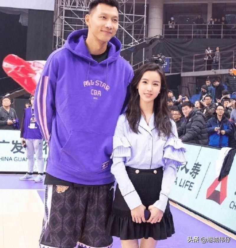 易建联荆灵的爱情故事,易建联和荆灵同框图文