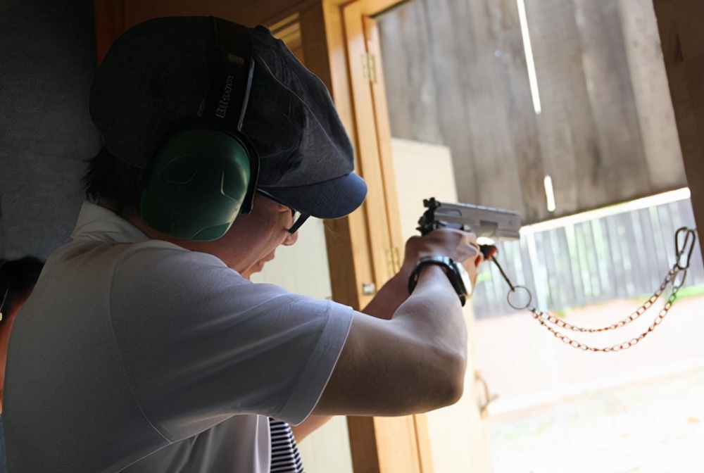 北京小伙去射击场射击中弹,射击场中枪身亡