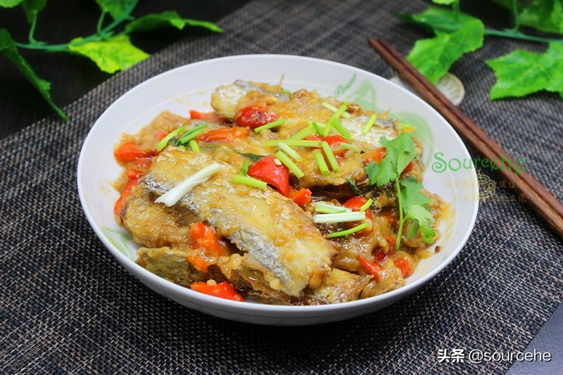 红烧带鱼带汤汁,红烧带鱼怎么去除腥味