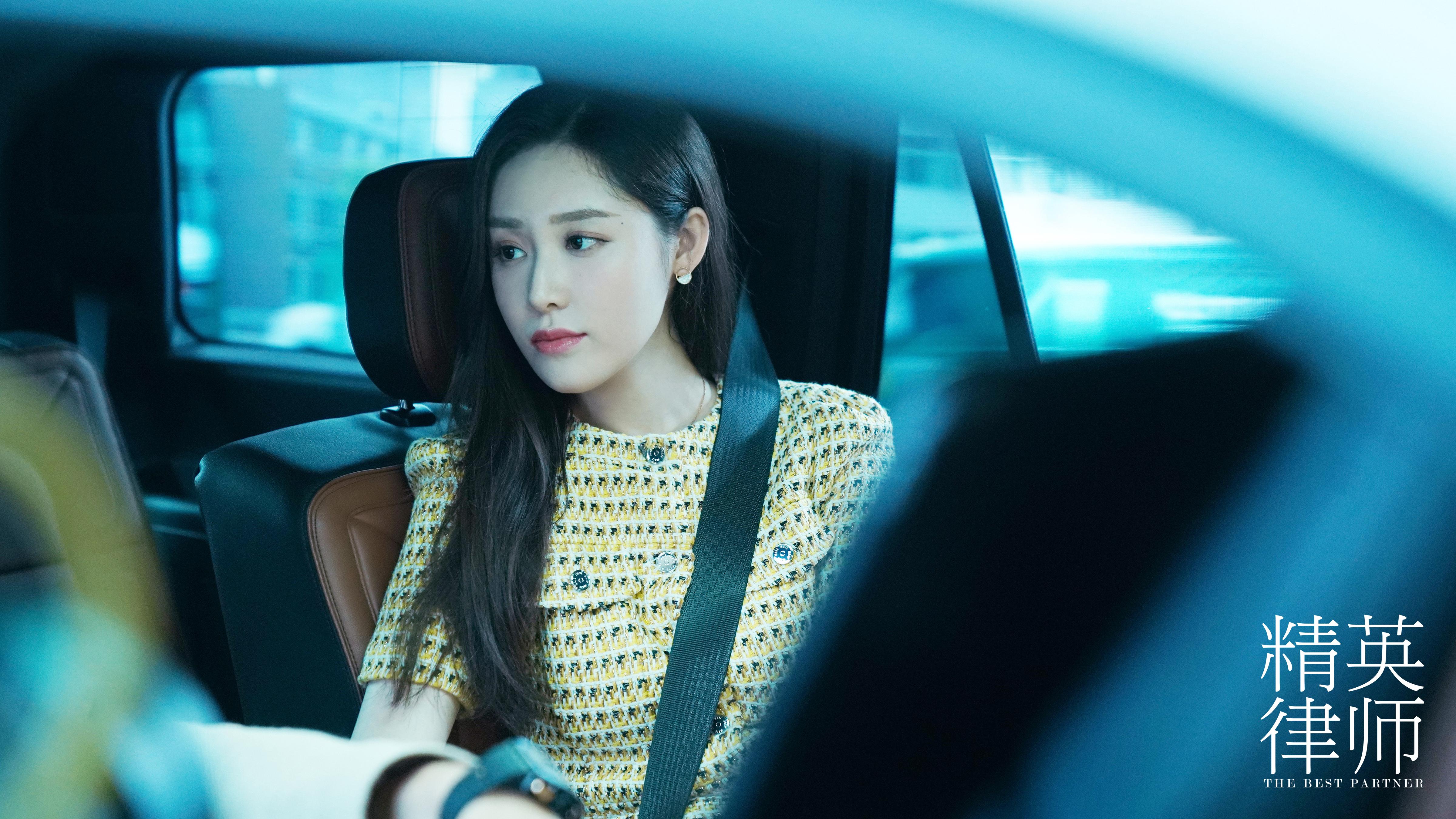 精英律师栗娜变化,精英律师栗娜与蓝红