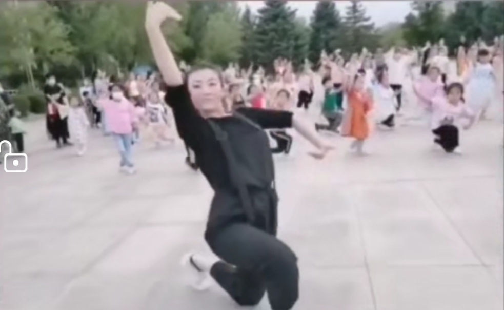 塞外明珠“翁牛特旗小天鹅艺术团”