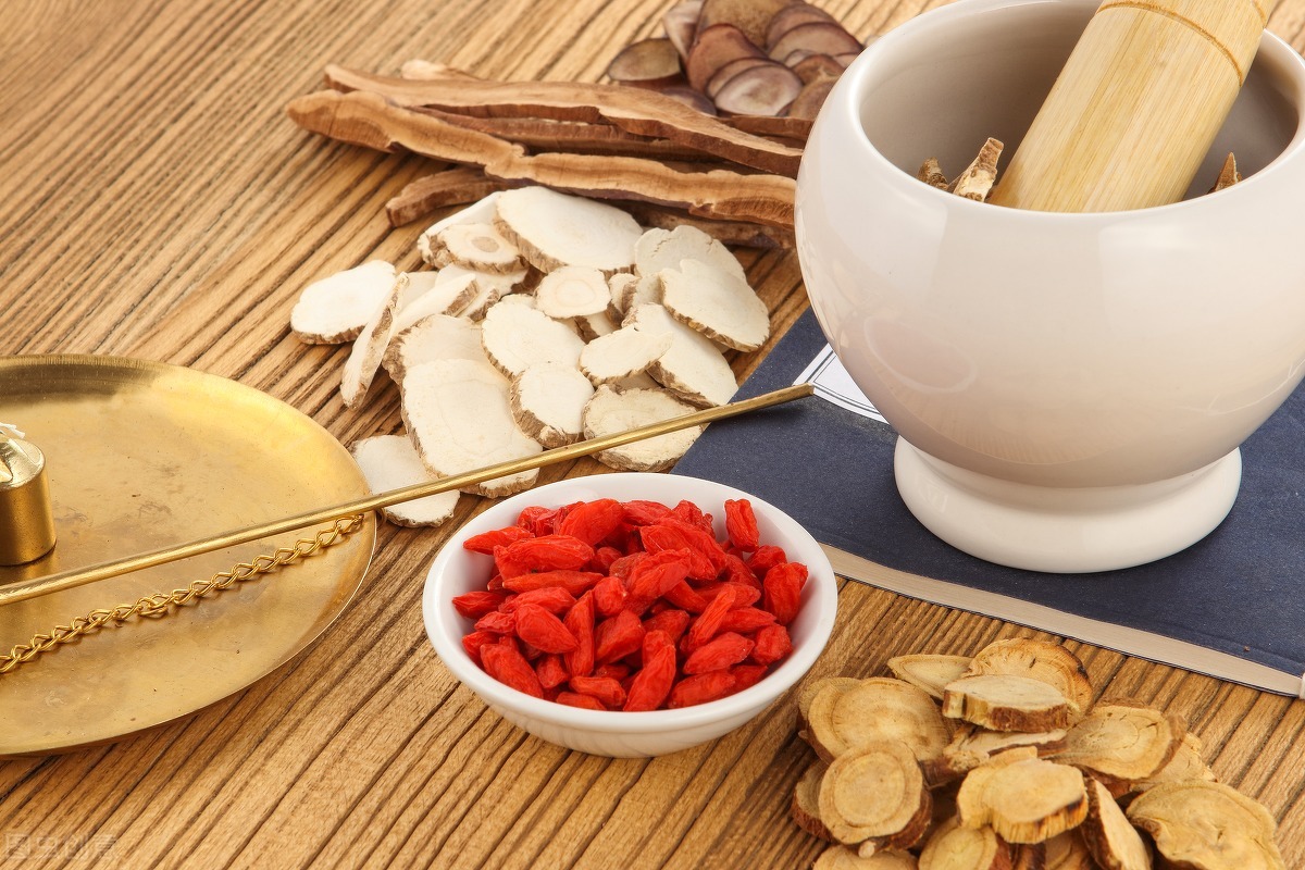 一吃油腻就拉肚子用什么药来调理,一吃油腻生冷就拉肚子中成药