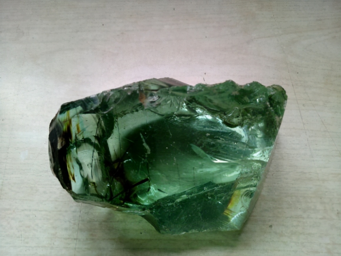 陨石刚落下的值钱还是老陨石值钱,怎样鉴别自己捡到的石陨石