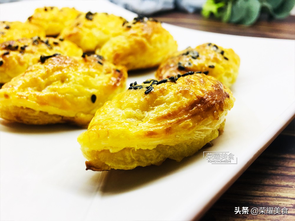 零失败的榴莲酥教程，再也不用吃外面速冻品榴莲酥了，成就感满满