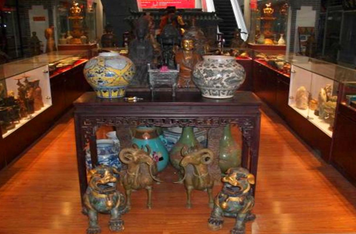 夫妻花437万买个脸盆鉴宝,小伙带瓷碗鉴宝花了17万救命钱