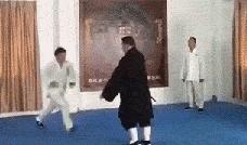 开心一笑：媳妇想吃鸡又不给买鸡钱，我只能上隔壁家借两只