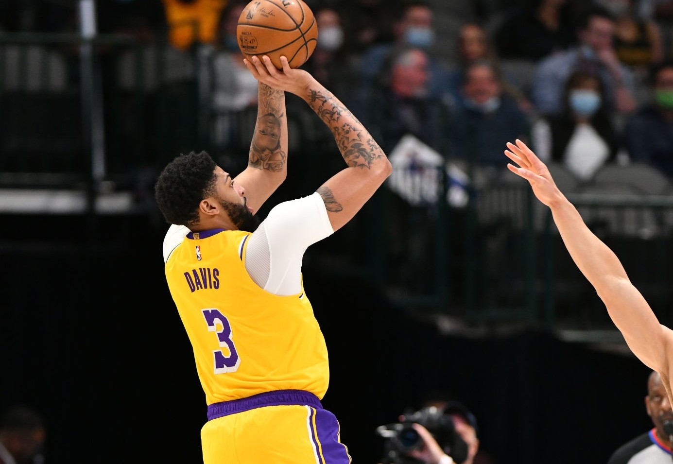 中距离，昂扬不灭——说说篮球场上最古典的*局破**艺术