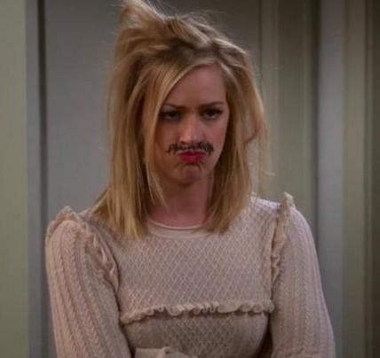 美剧《破产姐妹》：聪明上进的卡洛琳，为什么偏偏会遭万人嫌呢？