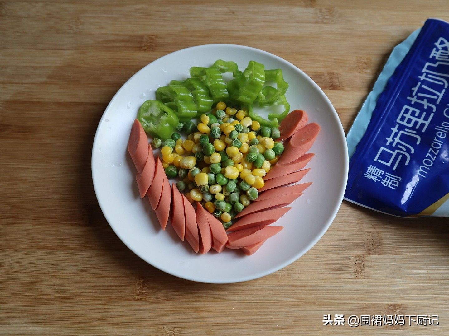 在家用现成披萨饼做披萨简单做法,家庭披萨自己做饼皮