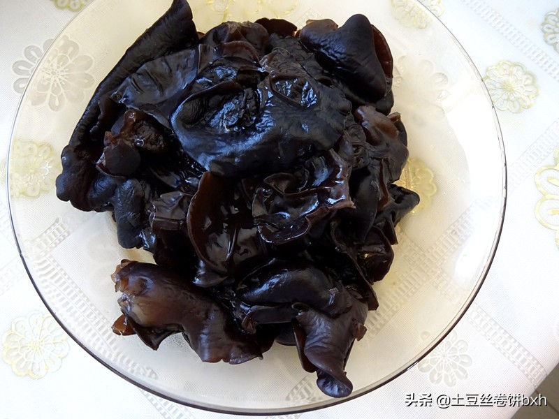 芥末籽油凉拌,芥末籽可以加在菜里面