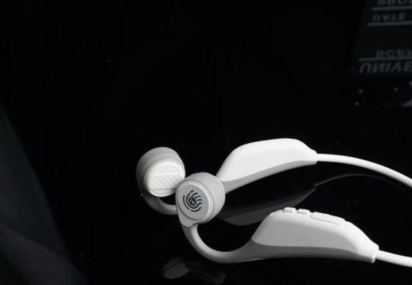 真骨传导与假骨传导耳机哪个好,骨传导耳机与骨传导助听器的区别