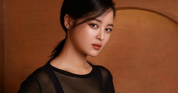 辛芷蕾香水文案大翻车,发文道歉复习语文,其实还得学学品牌文案