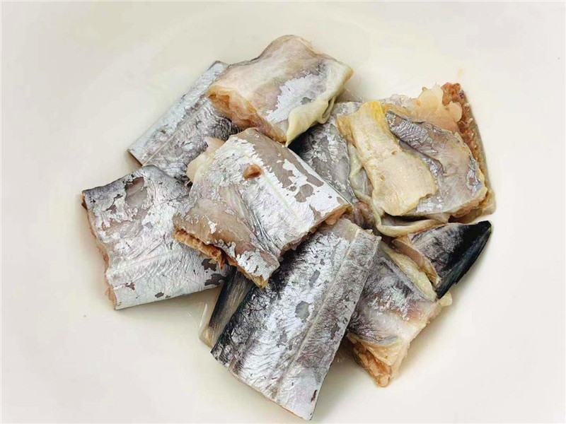 腌带鱼要蒜吗,放白糖腌带鱼能去腥吗