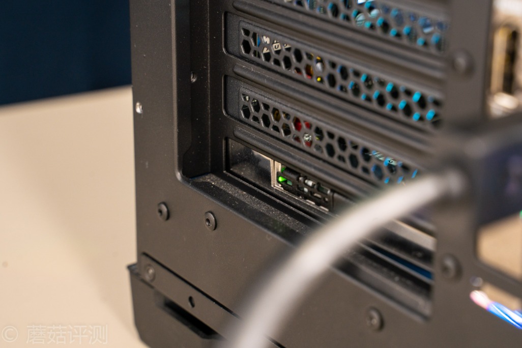 极速插拔，解锁更多使用姿势、ICYDock硬盘抽取盒PCI转M2评测