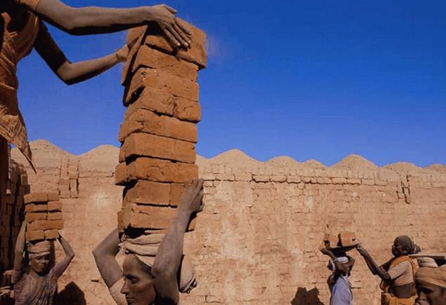 非洲最牛逼的*局骗**：靠卖勾兑果汁治病圈钱，月入1000万太疯狂了