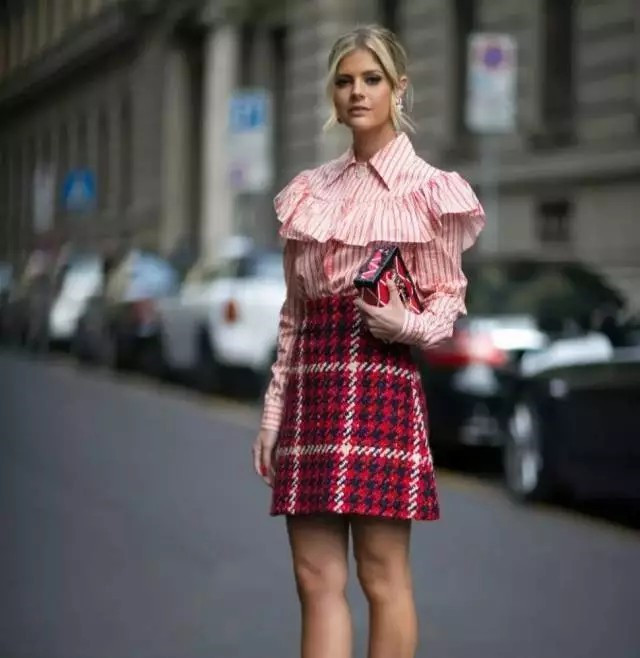 肩宽女生穿搭不要广告,肩宽胯宽女生穿衣服该注意什么