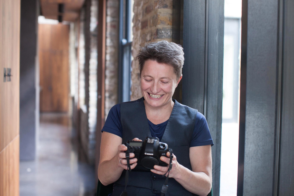 劳拉摄影师,摄影师劳拉佩鲁奇