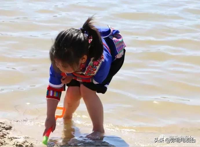 昆明弥勒人山人海,来弥勒玩人山人海