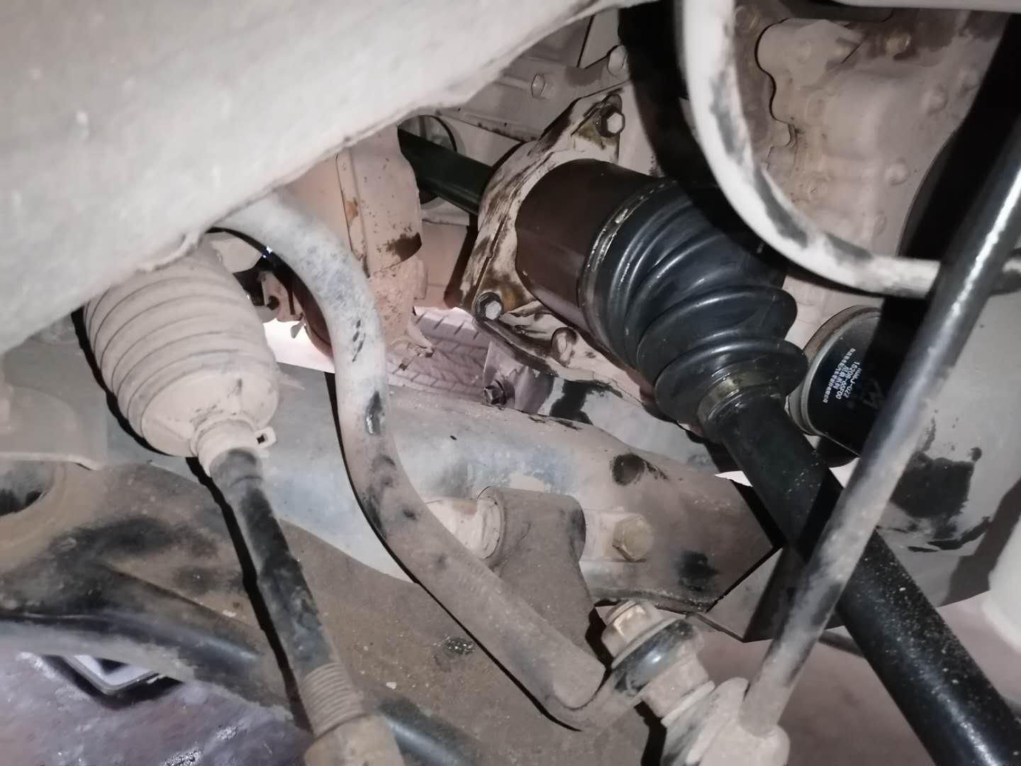 奇骏半轴球笼漏油的后果,奇骏半轴球笼坏了