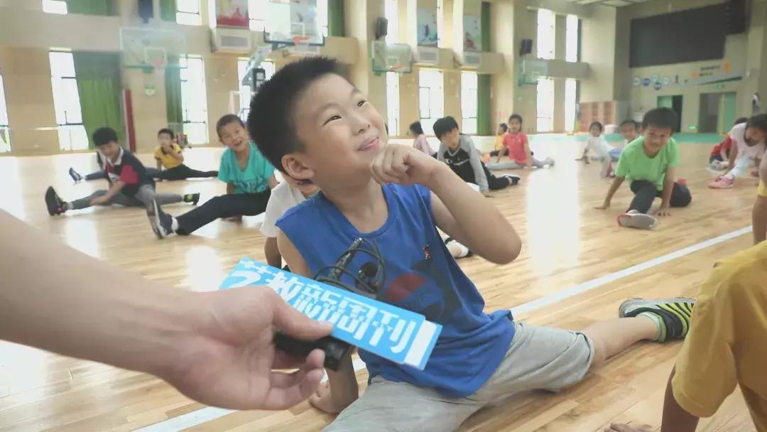 杭州小学二年级体育课居然要考劈叉？家长们全懵了
