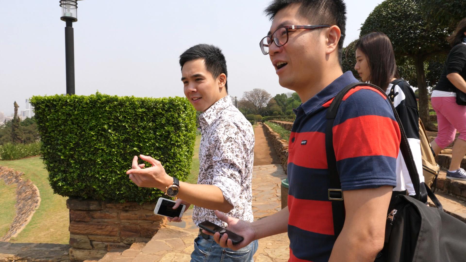 南非景点卖冰淇淋致富的黑人小哥，中文说的溜，一问竟学了10年！