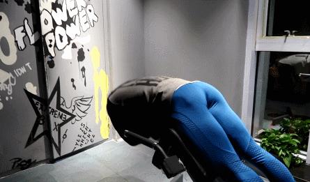 竖脊肌锻炼山羊挺身动作图解,练背前山羊挺身